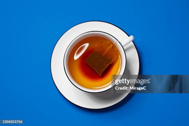 brewing black tea bag 4/5 - tea bags stock pictures, royalty-free photos & images