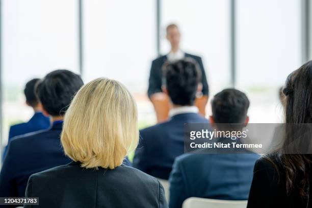 rear view of business people seminar listening meeting concept. - conferenza stampa foto e immagini stock