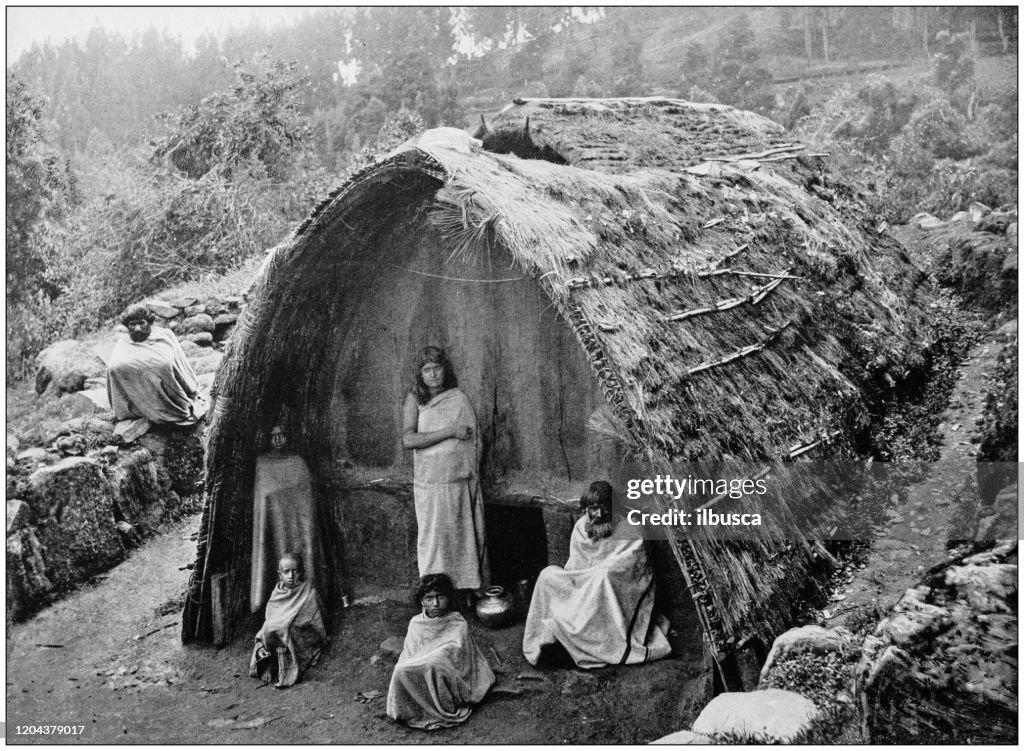 Antique photograph of the British Empire: Toda hut, India