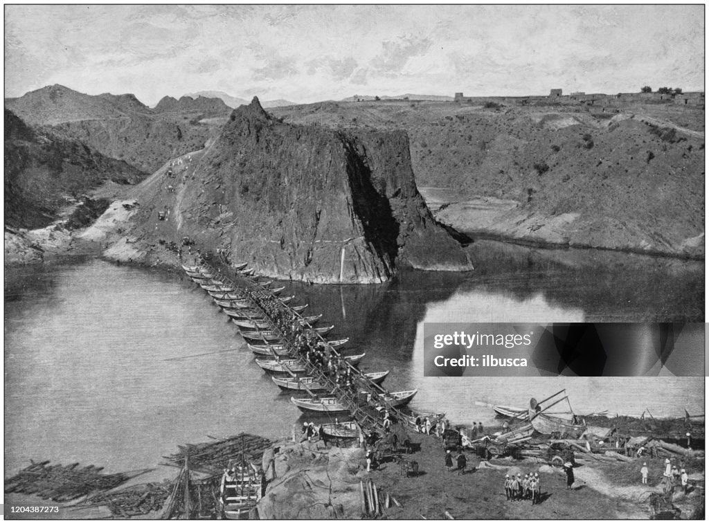 Antique photograph of the British Empire: The 72nd highlanders crossing the Indus
