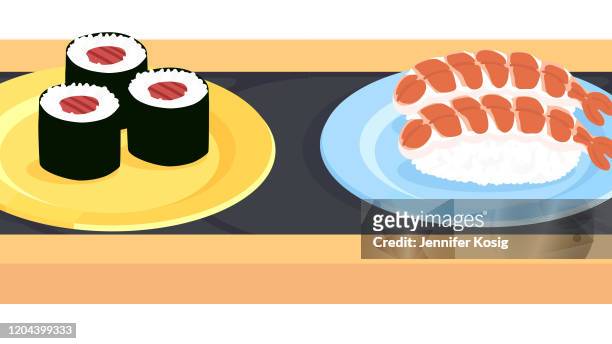 sushi-förderergürtel aus nächster nähe mit einer vielzahl von verschiedenen sushi - hosomaki stock-grafiken, -clipart, -cartoons und -symbole