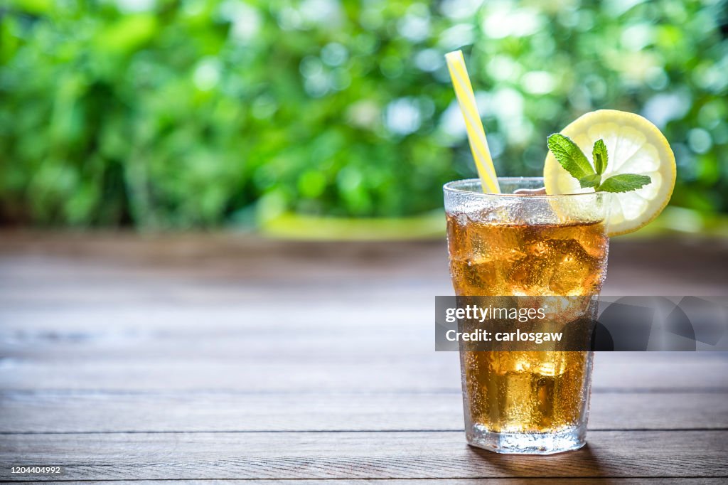 Té helado de limón