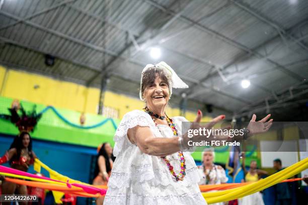 カーニバルスクールでのバイアナ(伝統的な北東ブラジル人女性)の肖像 - carnival parade in sao paulo ストックフォトと画像