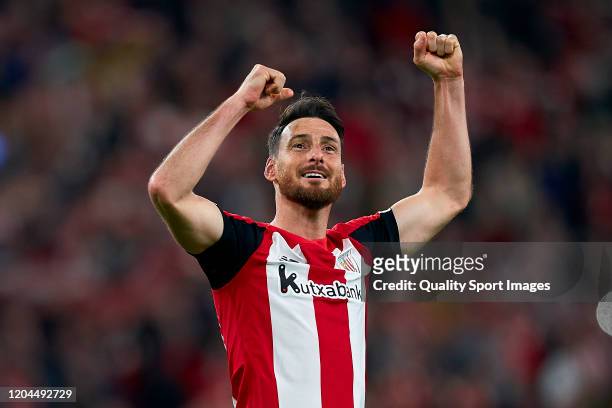 Aritz Aduriz of Athletic Bilbao celebrates the victory at the end of the Copa del Rey Quarter Final match between Athletic Bilbao and FC Barcelona at...