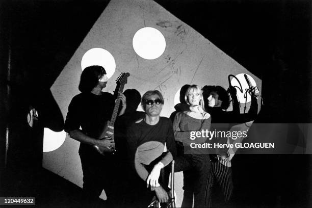 Andy Warhol in New York, United States in 1966 - Andy Warhol with the Velvet Underground, from left to right: John Cale, Andy Warhol, Nico, Gerard...