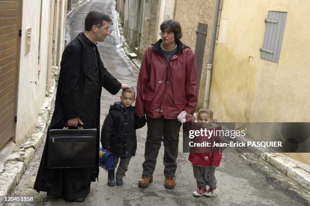 Father Andre, A Country The Priest In France - Chance encounter with a family of parishioners.