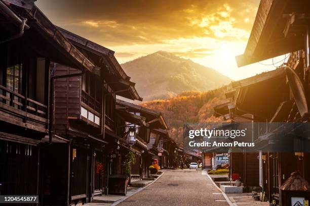 narai-juku, japan. picturesque view of old japanese town - prefeitura de nagano imagens e fotografias de stock