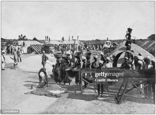 ilustraciones, imágenes clip art, dibujos animados e iconos de stock de fotografía antigua del imperio británico: fábrica de sal del gobierno en la india - sales minerales