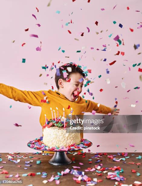 Exploding Pink Cake Exploding Cake Photos and Premium High Res Pictures - Getty Images