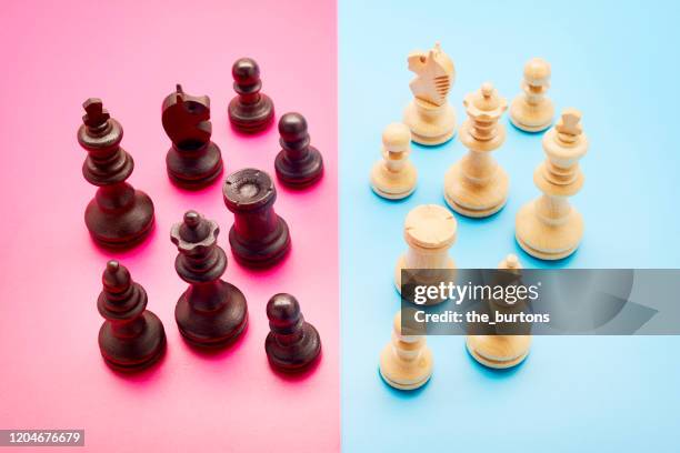 chess pieces on pink and blue background - dame schachfigur stock-fotos und bilder