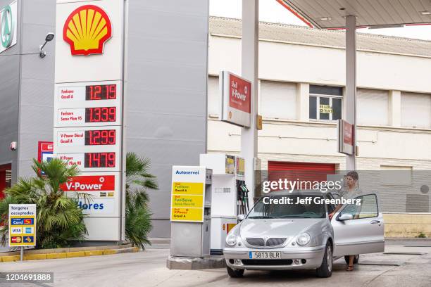 Shell Self Service Machine Shell Service Station Photos and Premium High Res Pictures - Getty Images