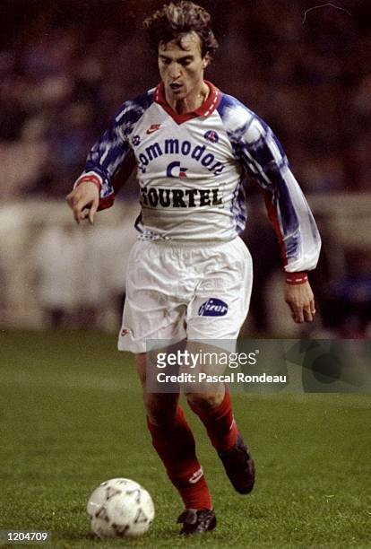David Ginola of Paris Saint-Germain in action during a French League match against Les Girondins de Bordeaux at Parc des Princes in Paris. Paris...
