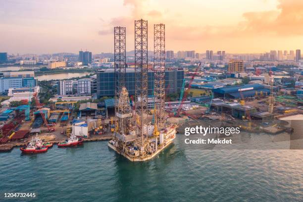 Shipyard Rigs Jack Crane Photos and Premium High Res Pictures - Getty Images