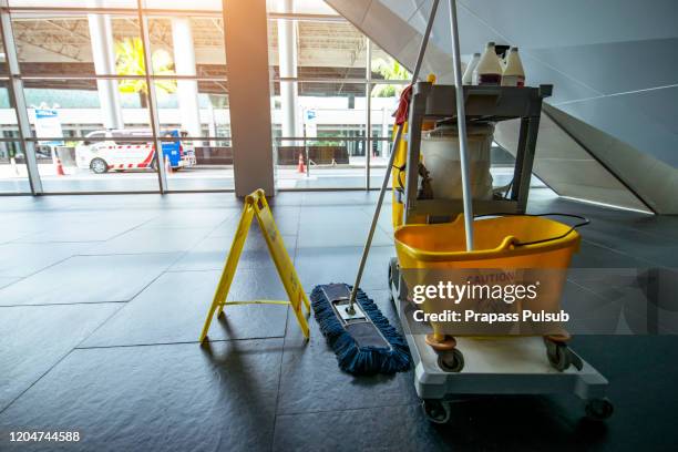 daily cleaning equipment - office cleaning 個照片及圖片檔