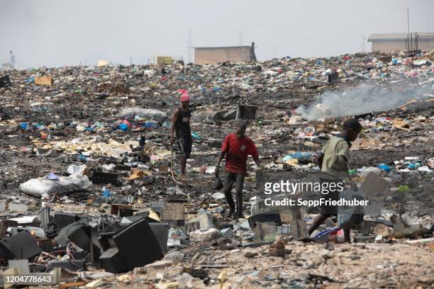 waste disposal site in accra, ghana - e waste stock pictures, royalty-free photos & images