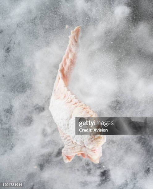 Exploding Wind Chicken Frozen Chicken Wing Fotografías e imágenes de stock - Getty Images