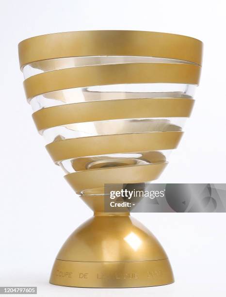 Photo non datée du nouveau trophée de la Coupe de la Ligue de football réalisé par l'artiste Pablo Reinoso et présenté par la Ligue de football...
