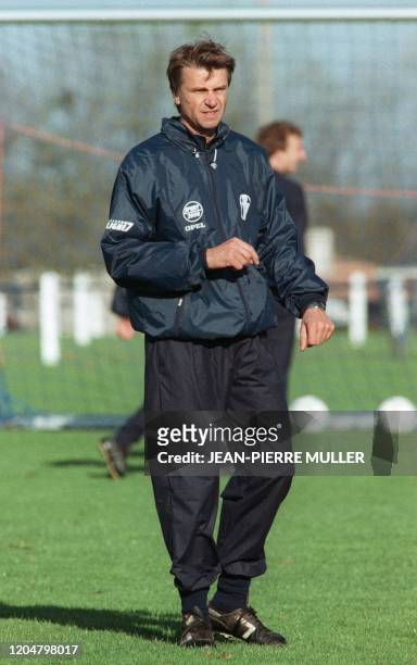 French team trainer of the "Girondins de Bordeaux" L1 squad , Aimé Jacquet, gestures during a training session, 21 november 1988. Coach of the...