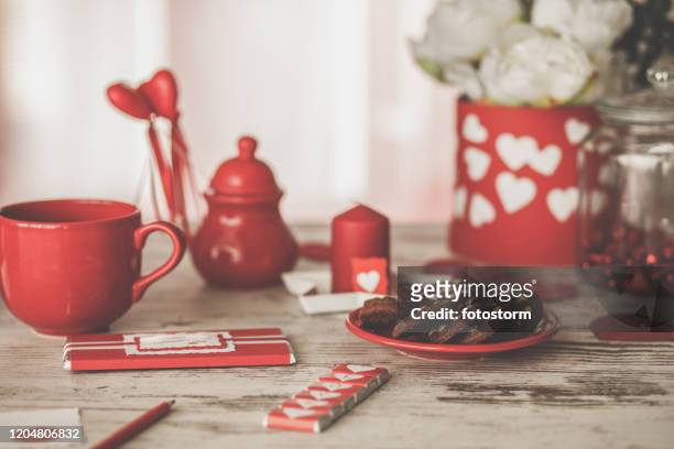 arrangement of sweets and love notes for valentine's day - love letter stock pictures, royalty-free photos & images