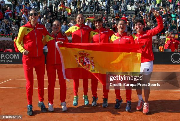 Georgina Garcia-Perez, Anabel Medina, Sara Sorribes, Aliona Bolsova, Lara Arraubarrena and Carla Suarez, Spain Team, celebrates the victory against...