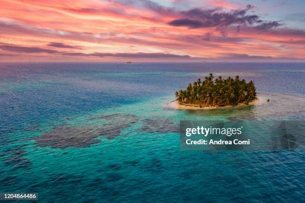 aerial view of a tropical desert island, san blas, panama - panama stock pictures, royalty-free photos & images