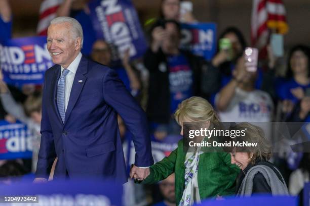 Democratic presidential candidate former Vice President Joe Biden, accompanied by his wife Jill Biden and sister Valerie Biden Owens , take to the...