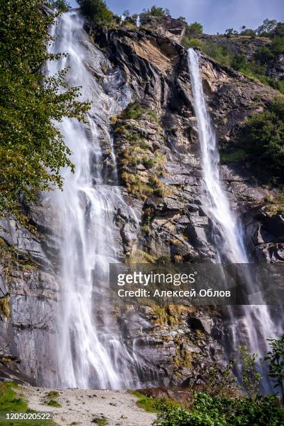 acquafraggia waterfalls in borgonuovo - valchiavenna, italy - acqua splash ストックフォトと画像