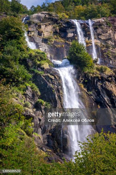 acquafraggia waterfalls in borgonuovo - valchiavenna, italy - acqua splash ストックフォトと画像