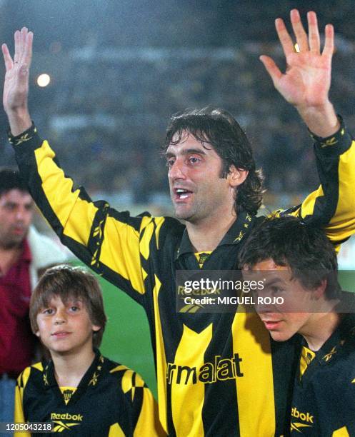 Uruguay's ex international soccer phenomenon, waves to his fans in the Centenario stadium, Montevideo, Argentina, 27 September 1999. El ex...