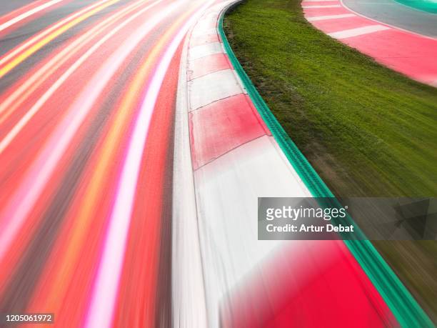 vibrant long exposure light trail of speed cars competing in circuit. - motori sport foto e immagini stock