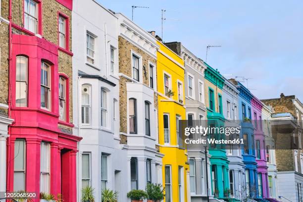 uk, england, london, row of colorful houses in notting hill - notting hill stockfoto's en -beelden