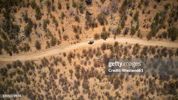 aerial view of jeep on dirt track, opuwo, namibia - 4x4 desert stockfoto's en -beelden