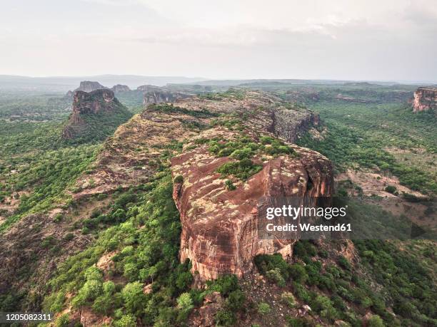 burkina faso, aerial view of the plateau of niansongoni - burkina faso - fotografias e filmes do acervo