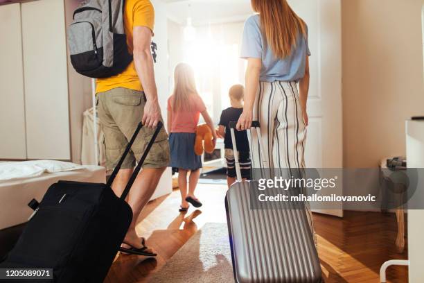 they don’t travel light - family budget imagens e fotografias de stock