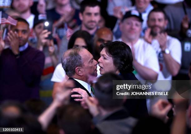 Former democratic presidential candidate and former New York City mayor Mike Bloomberg kisses his partner Diana Taylor in front of supporters and...