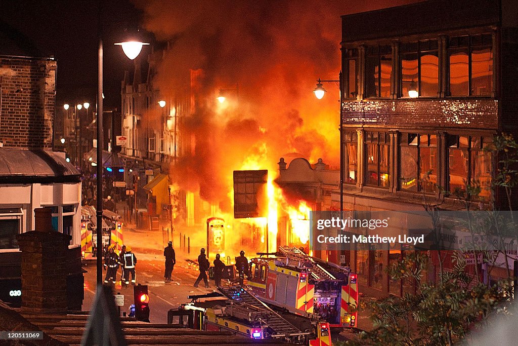 Protesters Riot In Tottenham