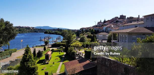 view of the city and the miño river from the viewpoint of the alameda de santo domingo, tui, pontevedra - comemoração religiosa imagens e fotografias de stock