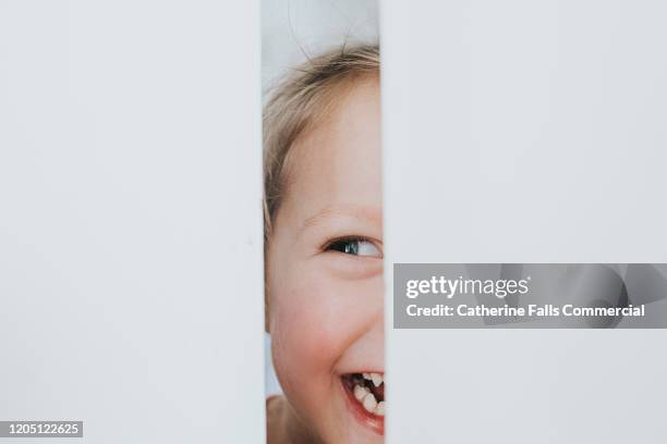 peekaboo! - child eyes stock-fotos und bilder