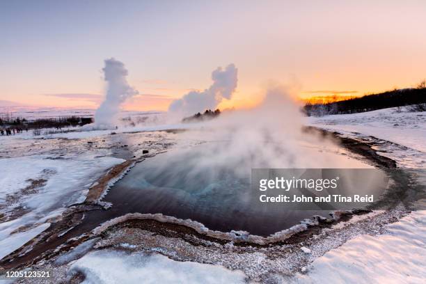 geysir winter - thermalquelle stock-fotos und bilder
