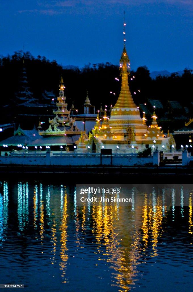 Wat Jong Klang at dusk