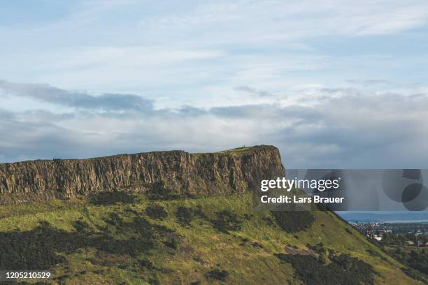 edinburgh city - arthurs seat stock-fotos und bilder