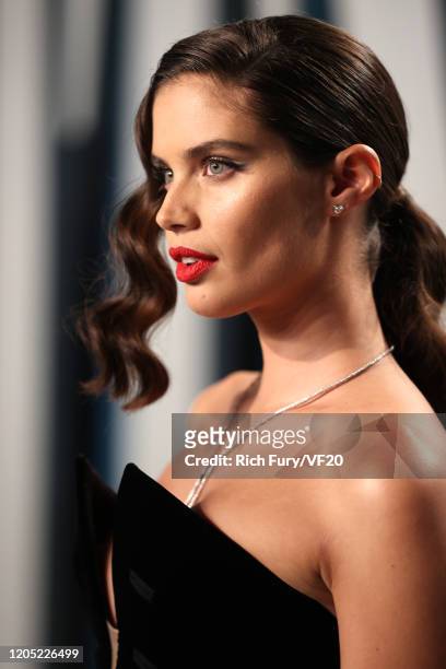 Sara Sampaio attends the 2020 Vanity Fair Oscar Party hosted by Radhika Jones at Wallis Annenberg Center for the Performing Arts on February 09, 2020...