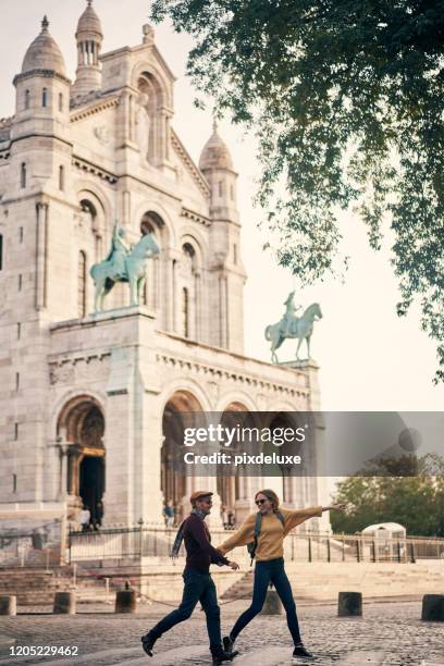 onto the next location - basilique du sacre coeur montmartre stock pictures, royalty-free photos & images