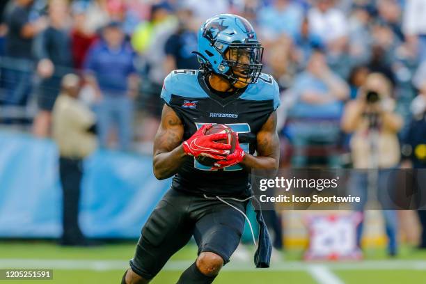 Dallas Renegades running back Lance Dunbar looks for running room during the game between the Dallas Renegades and the Houston Roughnecks on March 1,...