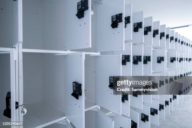 Lockers Roto Open Lockers In Locker Room Imagens e fotografias de stock - Getty Images