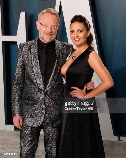 Jared Harris and Allegra Riggio attend the Vanity Fair Oscar Party at Wallis Annenberg Center for the Performing Arts on February 09, 2020 in Beverly...