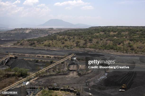 open pit coal mine - coal mine 個照片及圖片檔