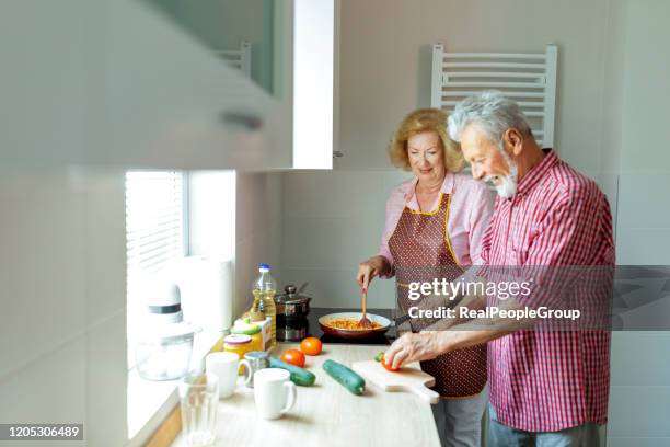 wo essen ist, da ist liebe - middle aged couple cooking stock-fotos und bilder