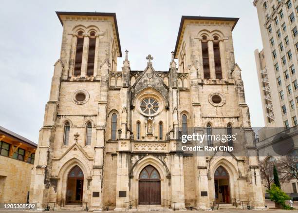 christrian cathedral church front entrance - american gothic stock-fotos und bilder