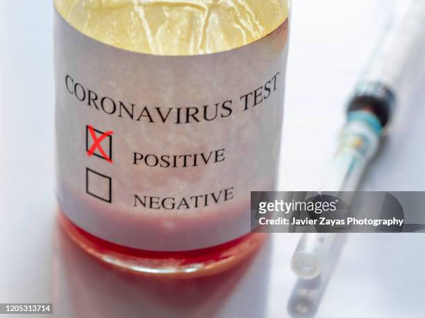 coronavirus positive blood test and syringe - epidemie stock-fotos und bilder